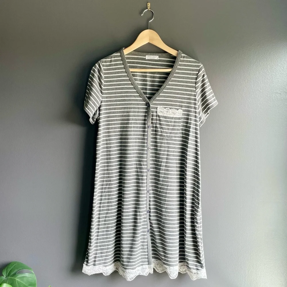 Women Striped Button Down Night Gown with Lace Accent Pocket Size M Nightshirt - Picture 1 of 6